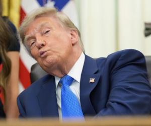 Prezydent USA Donald Trump uciszał w poniedziałek dziennikarkę CNN Kristen Holmes