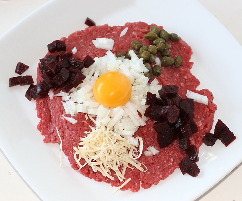 Klient: Tatar był nieświeży. Właściciel restauracji: Może pańska żona ma okres! (zdjęcie poglądowe)