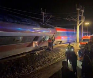 Tragedia na kolei. Pociągi wypadły z torów, nie żyją co najmniej 2 osoby