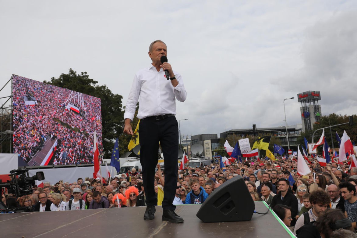 Ruszył Marsz Miliona Serc! Ogromne tłumy Polaków na ulicach Warszawy [ZDJĘCIA]