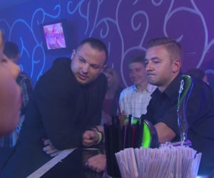 Miłość w rytmie disco odc. 1. Paweł (Jacek Mędrala), Daro (Andrzej Nowak)