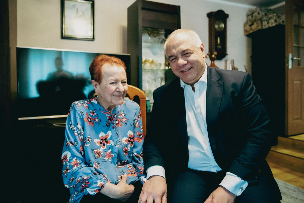 Jacek Sasin z matką
