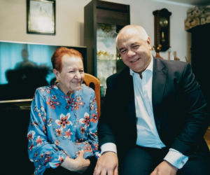 Jacek Sasin z matką