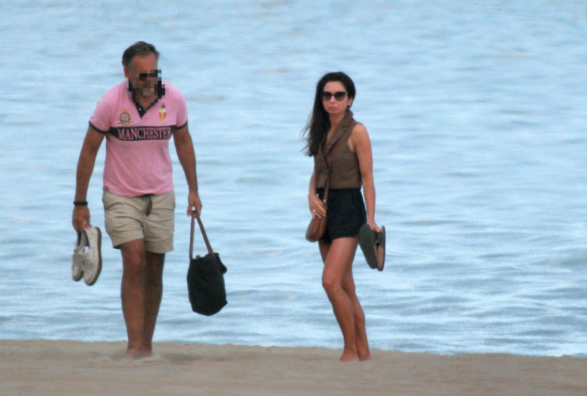 Marta Kaczyńska z mężem na plaży