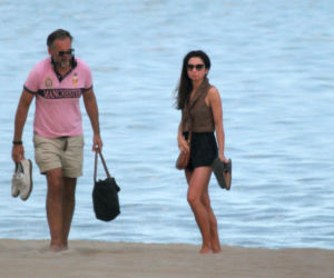 Marta Kaczyńska z mężem na plaży