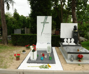 Nowy szczegół na grobie Królikowskiego