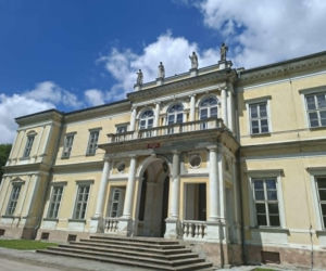 Rezydencja nie powstała bowiem jako zwykły dom mieszkalny. Miała być gigantycznym skarbcem dla Biblioteki Ordynacji Myszkowskiej