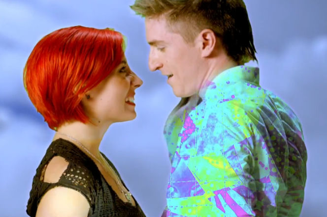 fragment teledysku do Shut Up and Dance od Walk The Moon