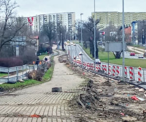 Ulica rozkopana, drzewa wycięte, kierowcy narzekają. Co z nowym dojazdem do sklepu IKEA w Szczecinie?