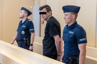 Oblał żonę kwasem i zadźgał