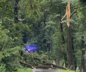 Armagedon nad Polską! Ponad tysiąc interwencji strażaków, zalany szpital i zerwane dachy. Są ranni!