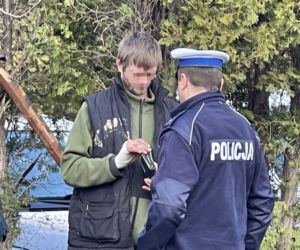 Kompletnie pijany rozbił dwa auta. Przyznał się, że wypił pół flaszki i wsiadł za kółko