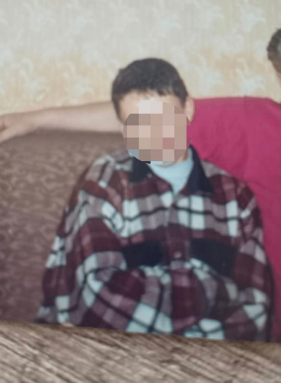 Tomek położył się odpocząć na podłodze. Już nie wstał. Został zadźgany przez znajomego
