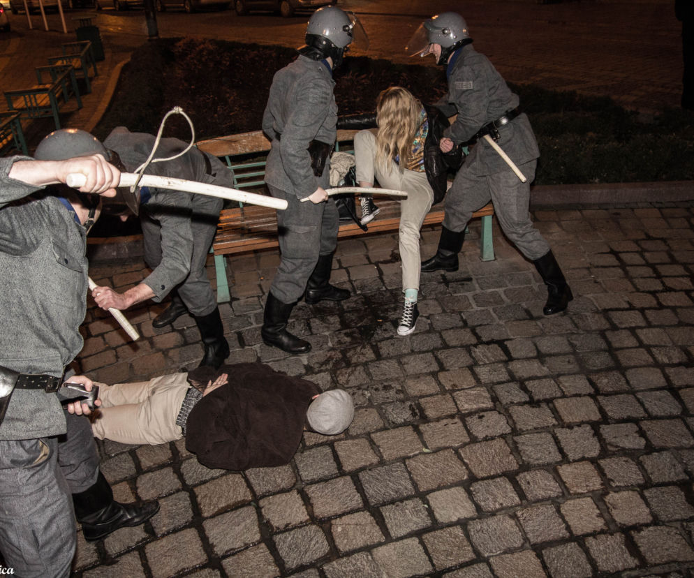 Oddziały ZOMO w krakowskich lokalach