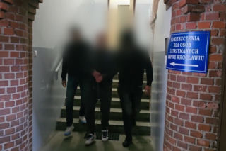 Dramat na studenckiej imprezie we Wrocławiu! Mężczyzna z nożem wtargnął na statek