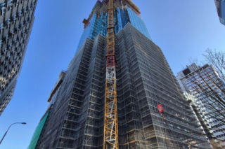 Nowy gigant na mapie stolicy osiągnął maksymalną wysokość. Znamy datę otwarcia