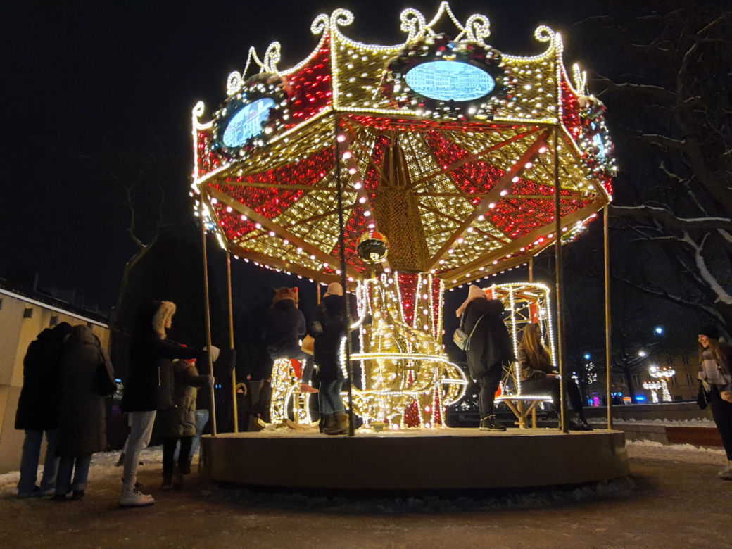 Warszawska iluminacja świąteczna. Magiczny spacer Traktem Królewskim