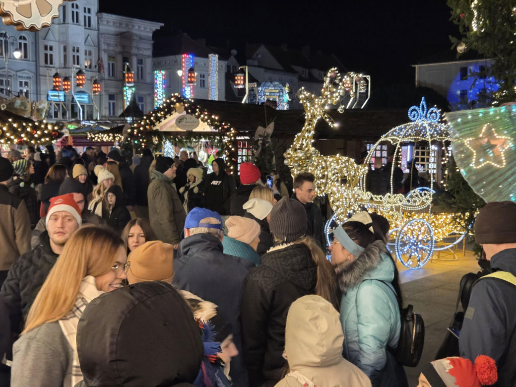 Miasto rozbłysło świąteczną magią! Tłumy na wielkim otwarciu Bydgoskiego Jarmarku Świątecznego