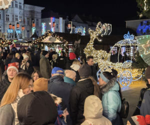 Miasto rozbłysło świąteczną magią! Tłumy na wielkim otwarciu Bydgoskiego Jarmarku Świątecznego