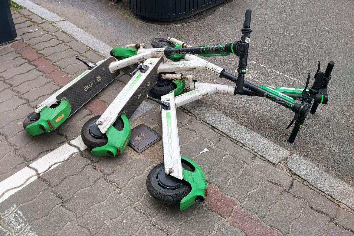 Te rzeszowskie hulajnogi słodko śpią. Nie budźcie ich ze snu [ZDJĘCIA] 