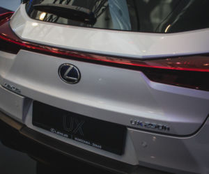 Lexus UX już w polskich salonach