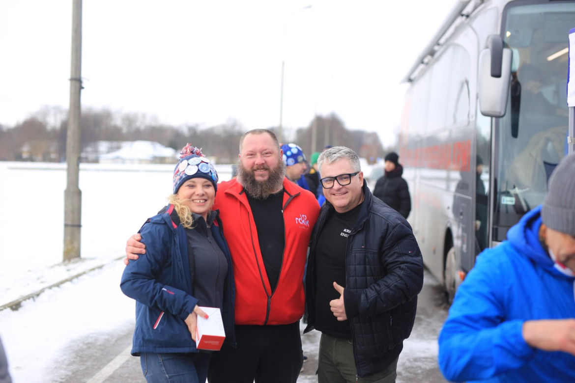 „Lodowata krew z gorących serc”. Lubelskie morsy morsują i pomagają!