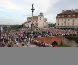 758 tysięcy za miesięcznicę!