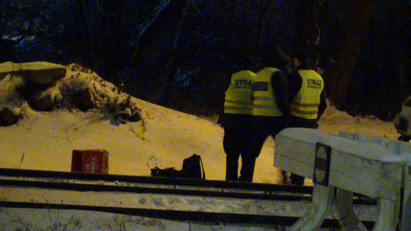 Warszawa: Pieszy wpadł pod pociąg na Targówku! Pilna akcja służb na ul. Naczelnikowskiej