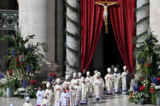 Poruszające słowa papieża na Placu św. Piotra. Pan żyje i pozostaje z nami