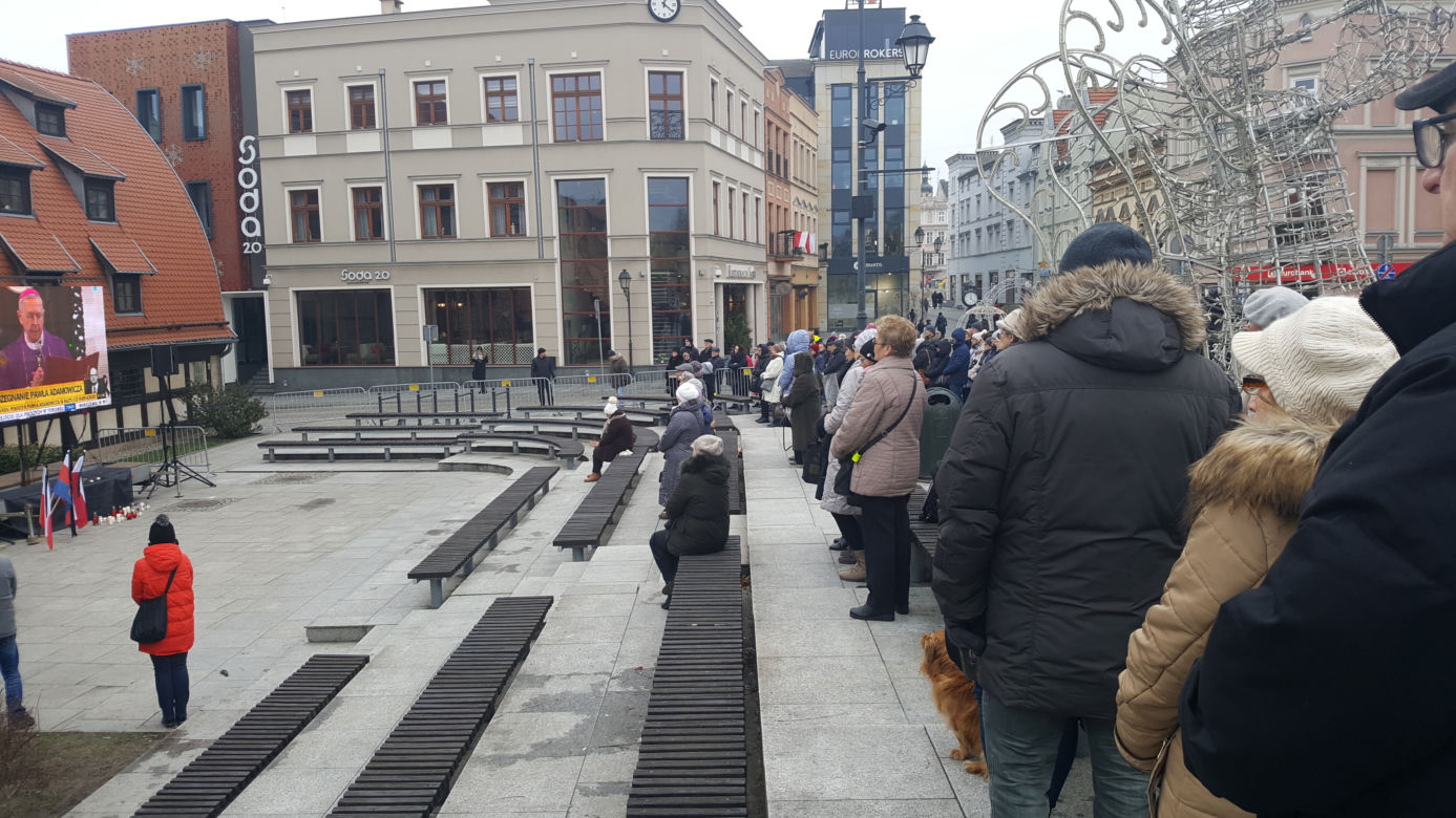 Transmisja z pogrzebu Pawła Adamowicza do zobaczenia na telebimie w Bydgoszczy