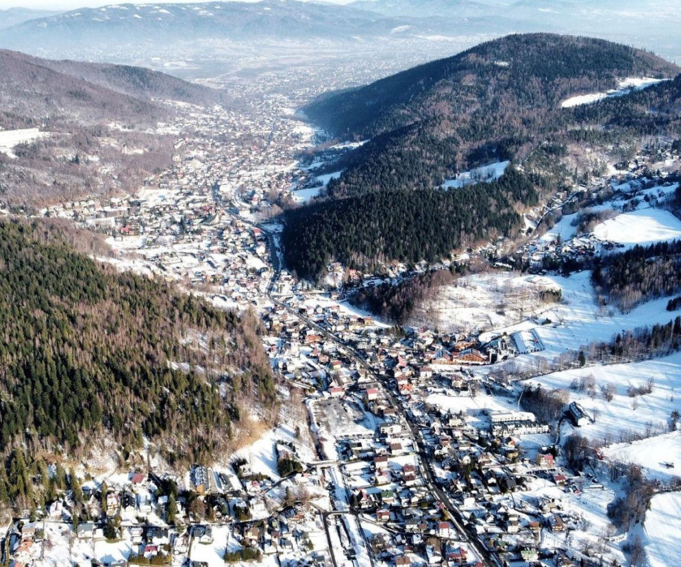 Samochód pod wyciąg za wszelką cenę. Tak turyści paraliżują Szczyrk