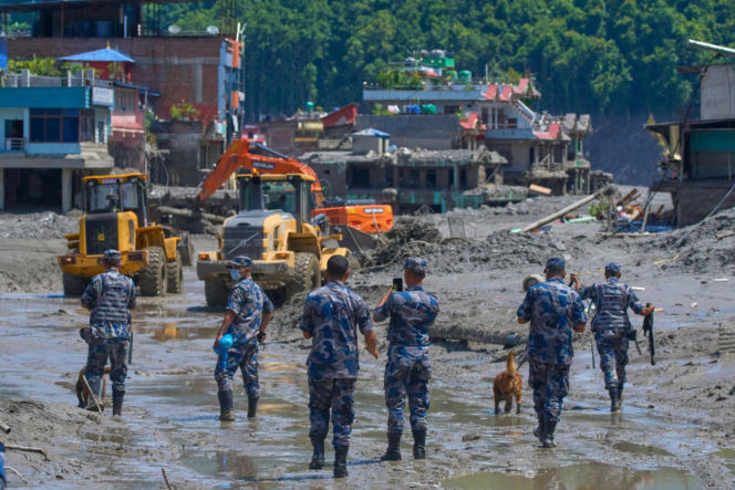 Horror w Nepalu. Odnaleziono zwłoki 270 osób. 1300 zaginionych!
