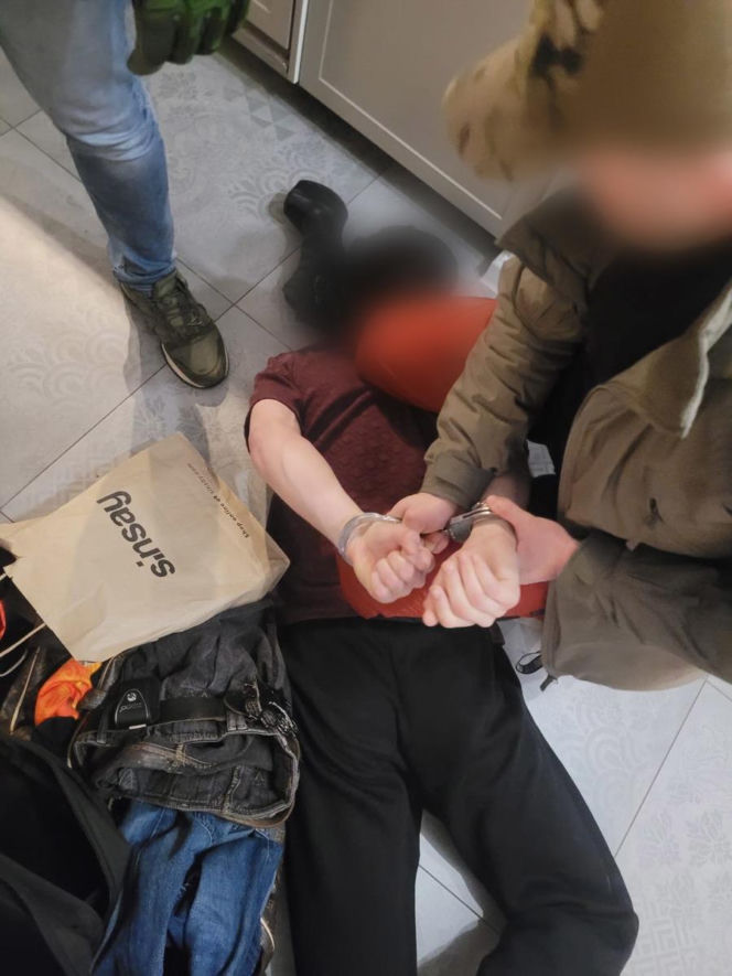 Policja rozbiła grupę handlującą lekami opioidowymi. Cztery młode kobiety nie żyją. Wśród zatrzymanych jest lekarz