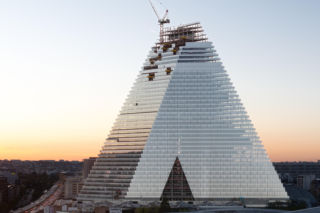 The Tour Triangle w Paryżu