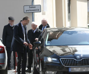 Kaczyński jak gwiazdor! Wpisał się w książkę nieznajomemu 