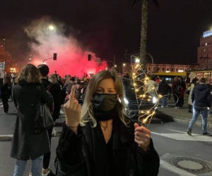 Gwiazdy protestują na Strajku Kobiet. Aktorka M jak miłość została pobita