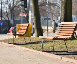 Nowe ławki w Warszawie