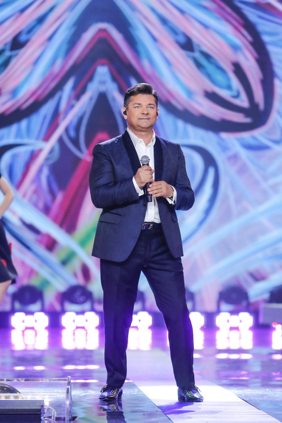 Tak Zenon Martyniuk zmieniał się przez lata. Na początku kariery nosił zupełnie inną fryzurę