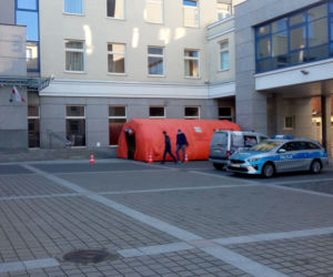 Sąd Okręgowy w Olsztynie - namiot dla interesantów
