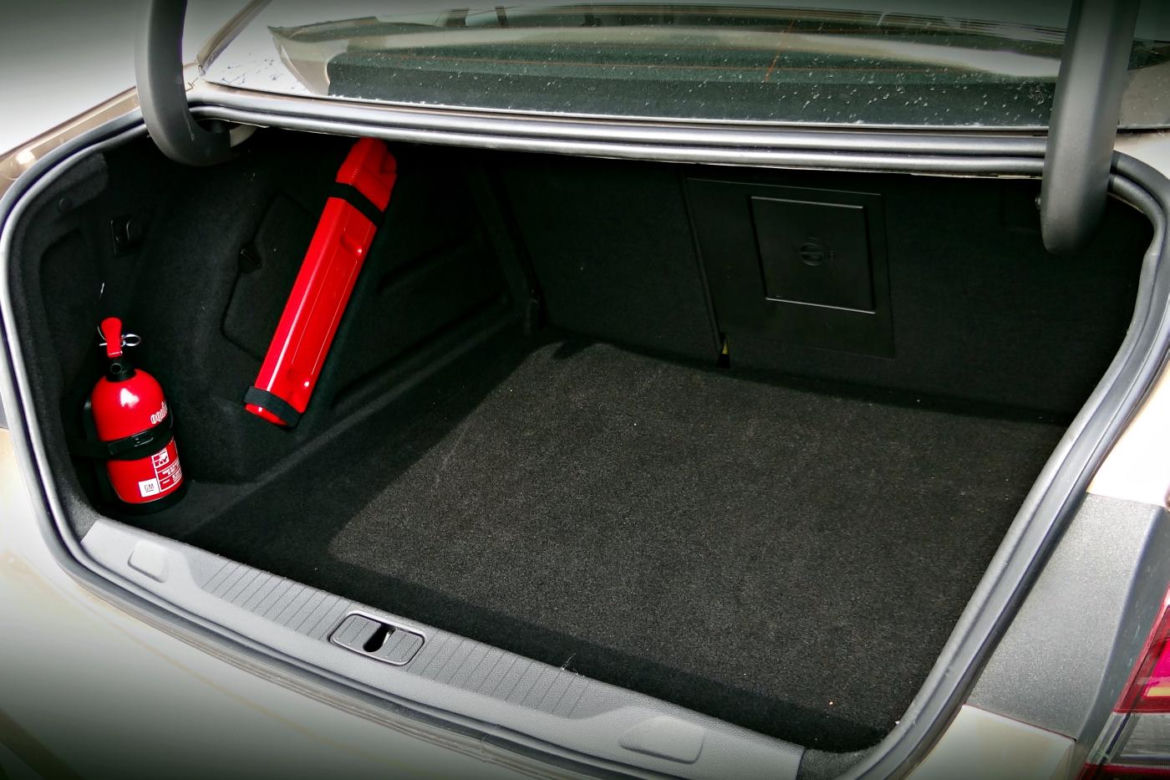 Opel Astra Sedan (Astra J)