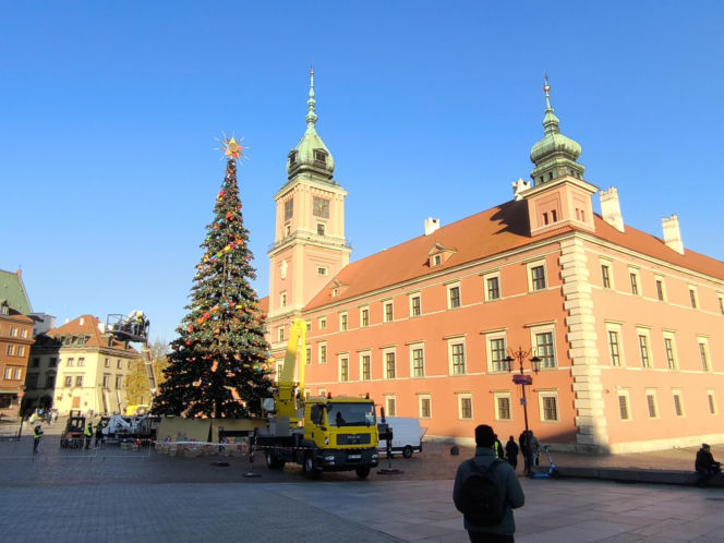Dziwny obiekt w centrum Warszawy. Co tu powstaje? Stolica już stroi się na Boże Narodzenie!