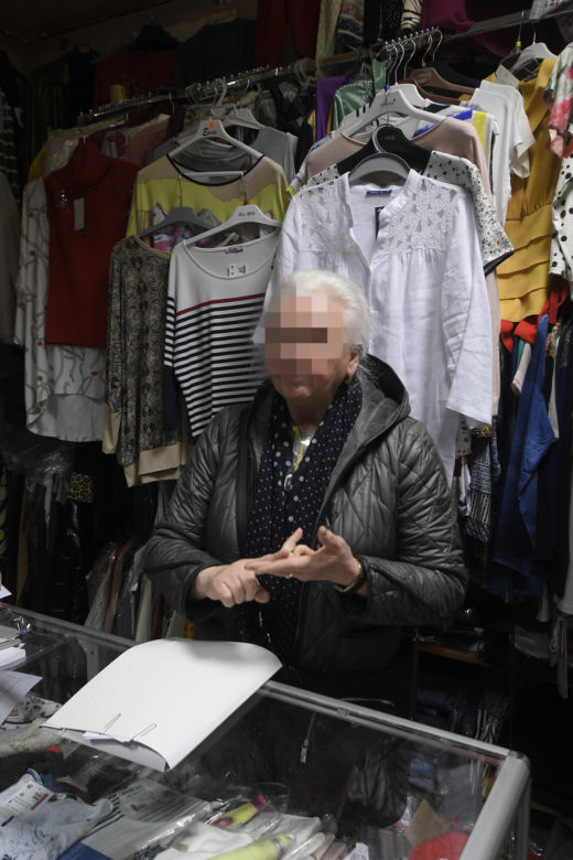Przez żonę mieszka w samochodzie.
