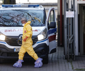 Karetki nie nadążają wyjeżdżać do chorych