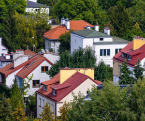 Zamiast kupować dom – zamień się na domy. Jak działa umowa zamiany?