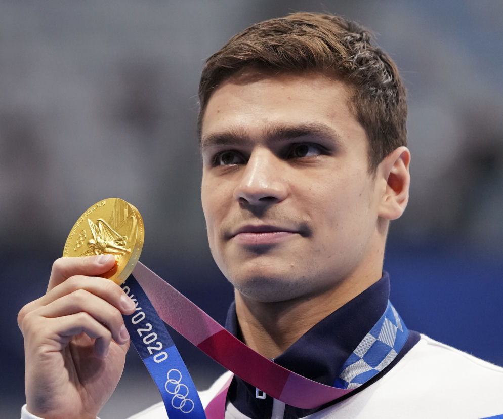 Jewgienij Ryłow ze złotym medalem olimpijskim w Tokio