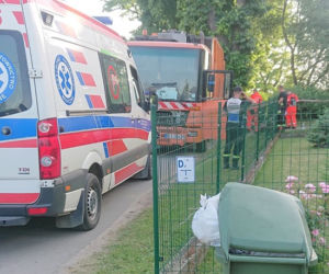 Okropna tragedia pod Krakowem. Mężczyzna został zgnieciony przez śmieciarkę