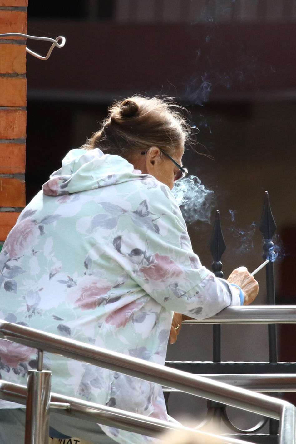 Grażyna Zielińska. Babka z "Rancza" kurzy jak smok