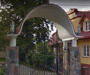 Majątek arcybiskupa Sławoja Leszka Głódzia w Bobrówce. 