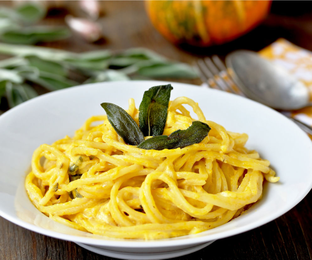 Makaron z pieczoną fetą i dynią: łatwy przepis na #fetapasta