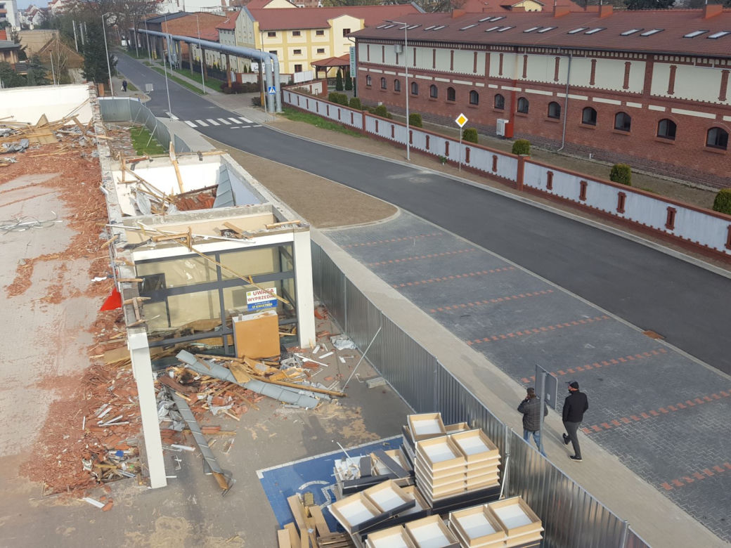 Po starym markecie prawie nie ma śladu. Nowy jesienią